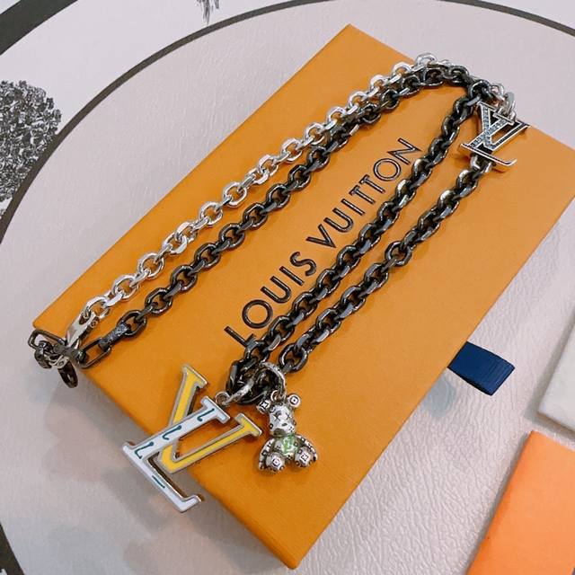 路易威登 Lv项链原单货专柜新款开模复古潮流时尚必备 男女均可佩戴 情侣款同款 摇滚朋克泰银风格 复古元素 潮流百搭 官网同款项链最新款链条档次更高明星经典款项