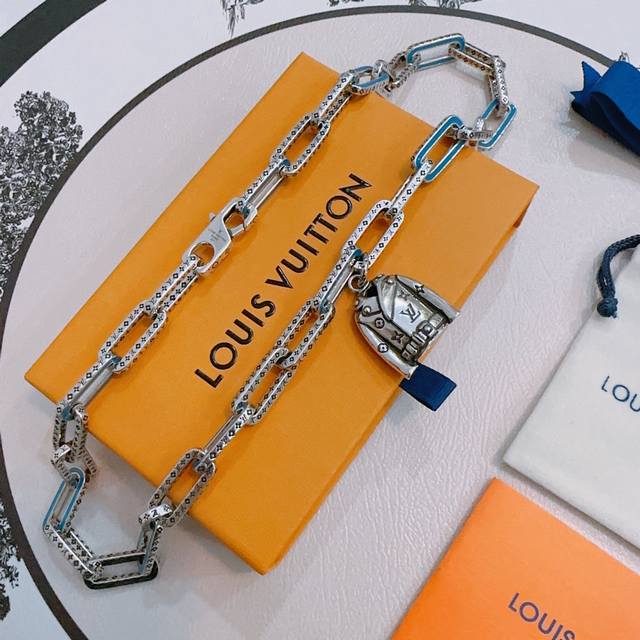 路易威登 Lv项链原单货专柜新款开模复古潮流时尚必备 男女均可佩戴 情侣款同款 摇滚朋克泰银风格 复古元素 潮流百搭 官网同款项链最新款链条档次更高明星经典款项