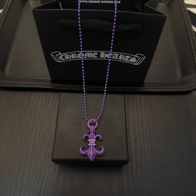 新款Chrome Hearts 克罗心童军花树脂项链，精致专柜工艺，品质保证，颜色非常俏皮，男女同款，多种风格搭配，叠戴也很好看，这不仅仅是一条项链，更是你展现