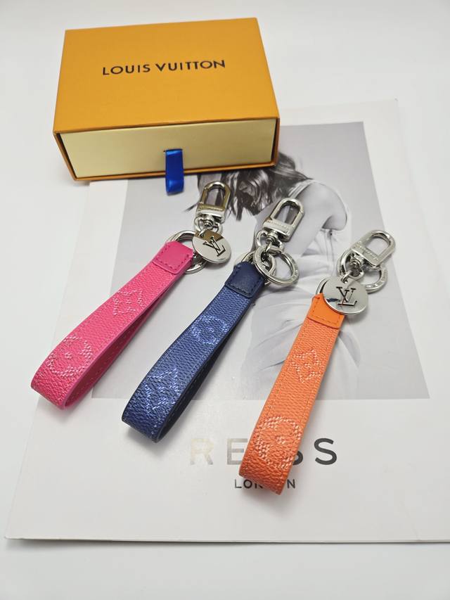 Lv 路易威登 包挂件钥匙扣 三色 Lv家新款钥匙扣来袭 很高级感