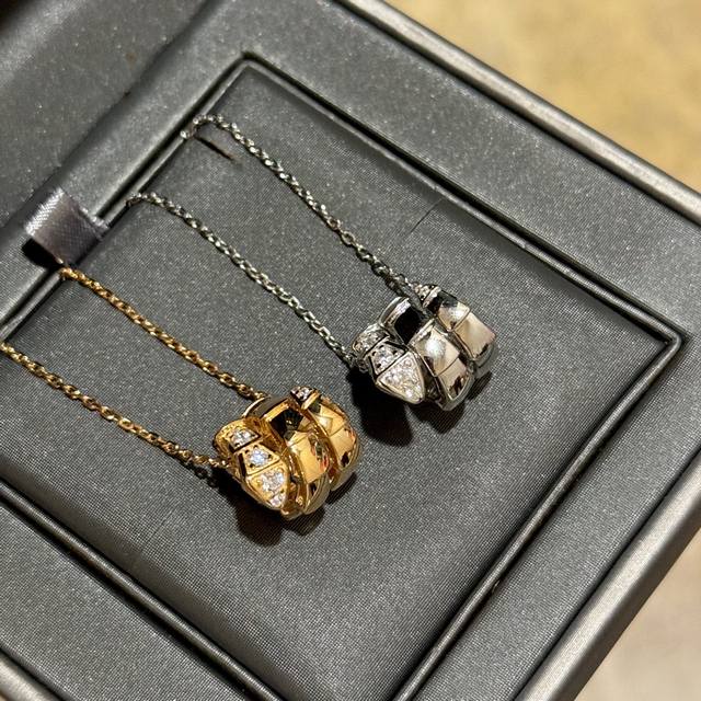 火爆 双层 半钻蛇项链 质感十足 重工打造 高端看做工看细节看石头，都是镶嵌的非常吻合 奢侈美丽 玫瑰金白金 超级仙♀项链