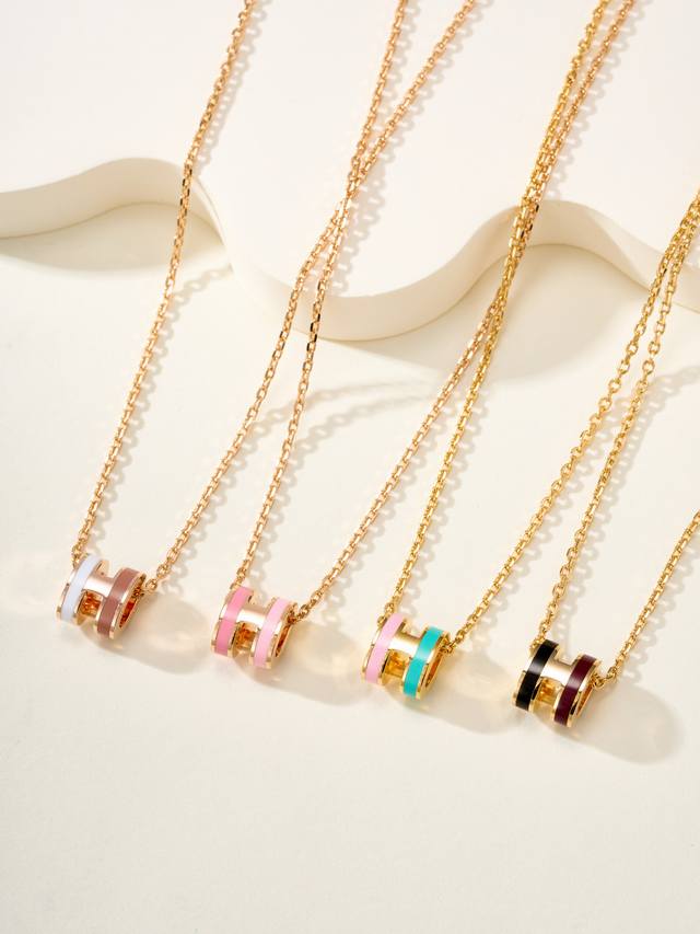 新品Mini pop H Rocabar系列这次的新拼色真的杀疯了～银河色、马拉巴尔色、嫣然粉、星系色 不管是日常通勤配针织毛衣，还是出席重要场合搭小礼服，一条