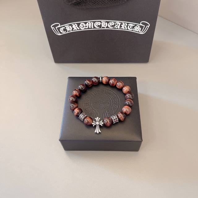 情侣手串克罗心天然珠银珠串手链 克罗心搭配出低调魅力的一款手链，克罗心经典手串之一，整体手串质感很好，刻字和细节纹路一眼正，成色如图，搭配手链叠戴超有味道怎么搭