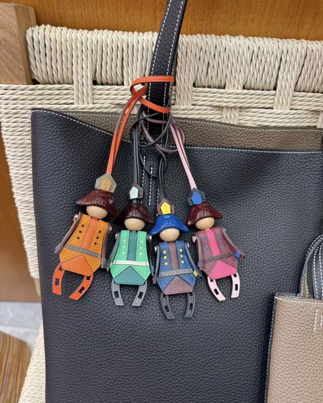 Hermes挂饰 包包纯手工制作海盗挂件小木偶进口山羊皮车载吊饰