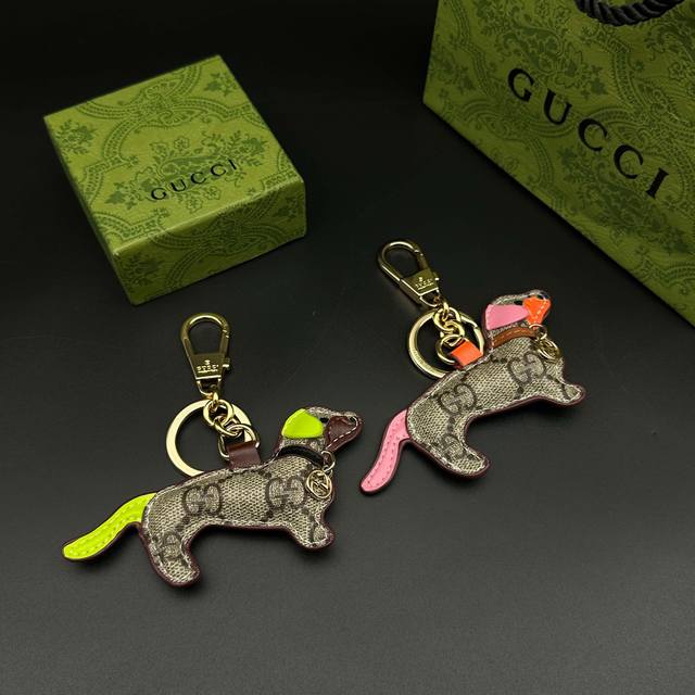 新品上新 Gucci 古驰 腊肠犬钥匙扣 挂件挂饰 俏皮可爱的手袋挂饰采用小狗造型设