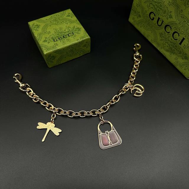 新款 独家原单精工版本 新款 Gucci 古驰 新款 包挂包链条 原版Logo 确实精致。手感真的很赞