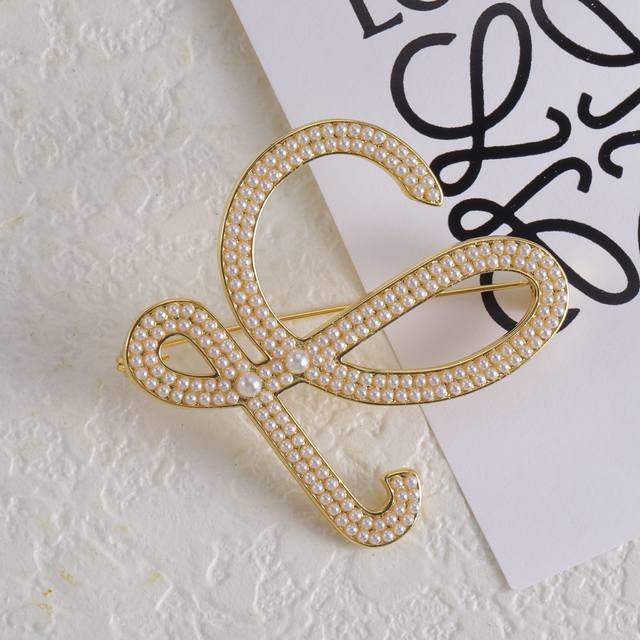 Loewe 罗意威胸针