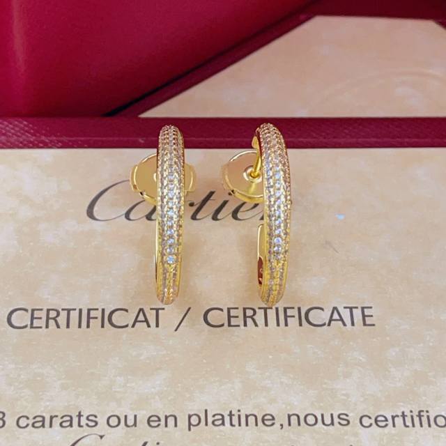 Ke029 Cartie*最新款卡地亚金色镶钻圆形耳环 一致Zp黄铜材质，非常的上镜设计很特别值得入手高级手工坊系列