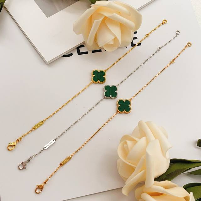 Vs068 绿色贝母大号金手链 Vs069 绿色贝母大号银手链 Vs070 绿色贝母大号玫瑰金手链 一致Zp黄铜材质，非常的上镜设计很特别值得入手高级手工坊系列