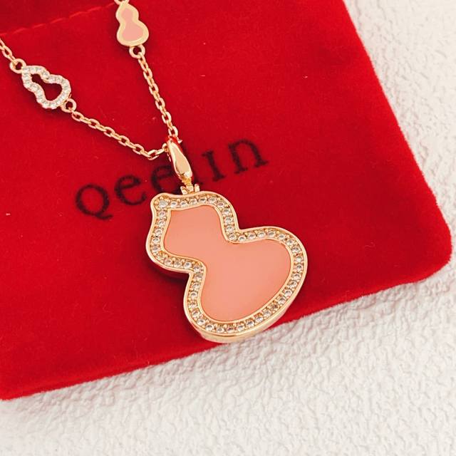 Qx064 Qeelin 最新款粉色葫芦玫瑰金色项链 一致Zp黄铜材质，非常的上镜设计很特别值得入手高级手工坊系列