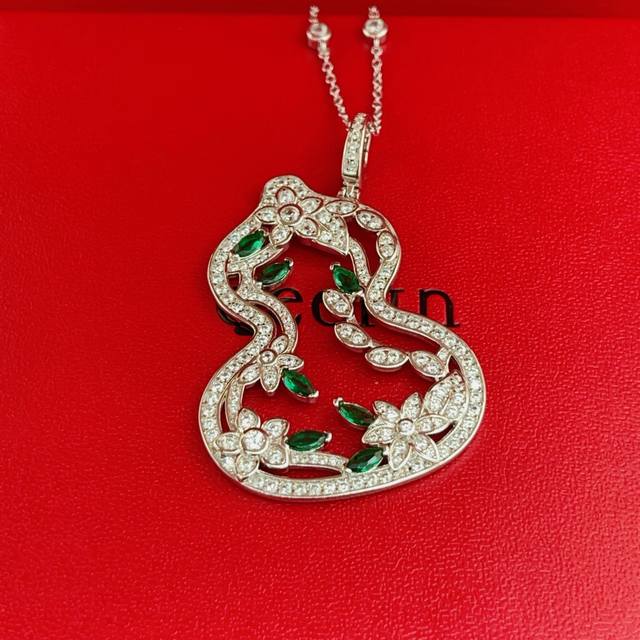 Qx058 Qeelin 最新款绿色马眼葫芦银色项链 一致Zp黄铜材质，非常的上镜设计很特别值得入手高级手工坊系列