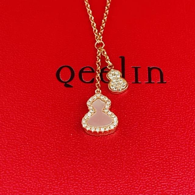 Qx046 Qeelin 最新款白色镶钻双葫芦玫瑰金色项链 一致Zp黄铜材质，非常的上镜设计很特别值得入手高级手工坊系列