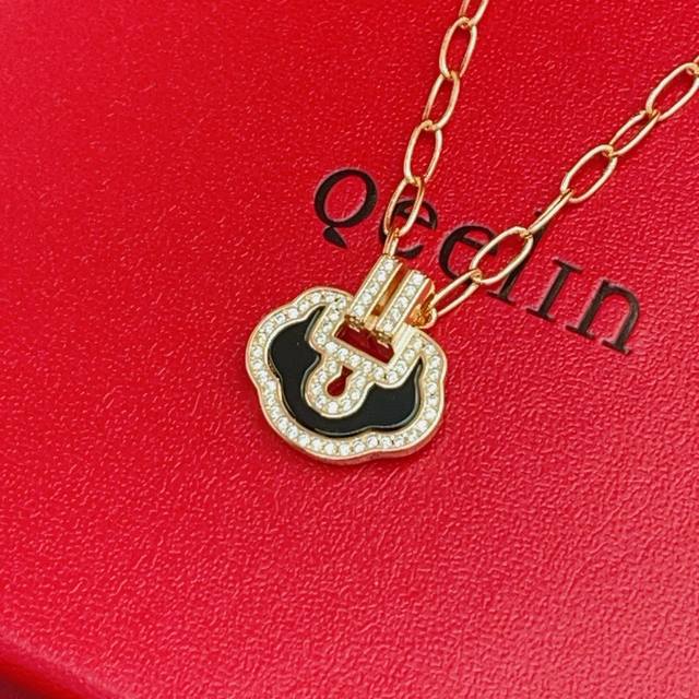 Qx041 Qeelin 最新款黑色镶钻平安锁玫瑰金色项链 一致Zp黄铜材质，非常的上镜设计很特别值得入手高级手工坊系列