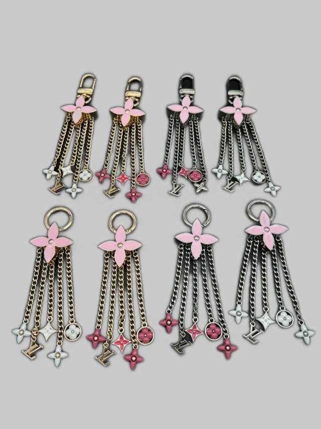 新款 独家原单精工版本 新款 Louis Vuitton 冬季新款 Lv流苏包挂包链钥匙扣 原版Logo 确实精致。手感真的很赞