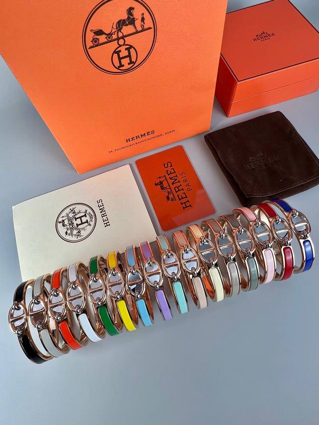 秋冬新款 玫金粉色 * Mini Clic Chaine D'ancre手镯 又是闭眼入的一款简约百搭，一眼心动的猪鼻子手镯，太太太适合仙女啦！单戴叠戴都香。