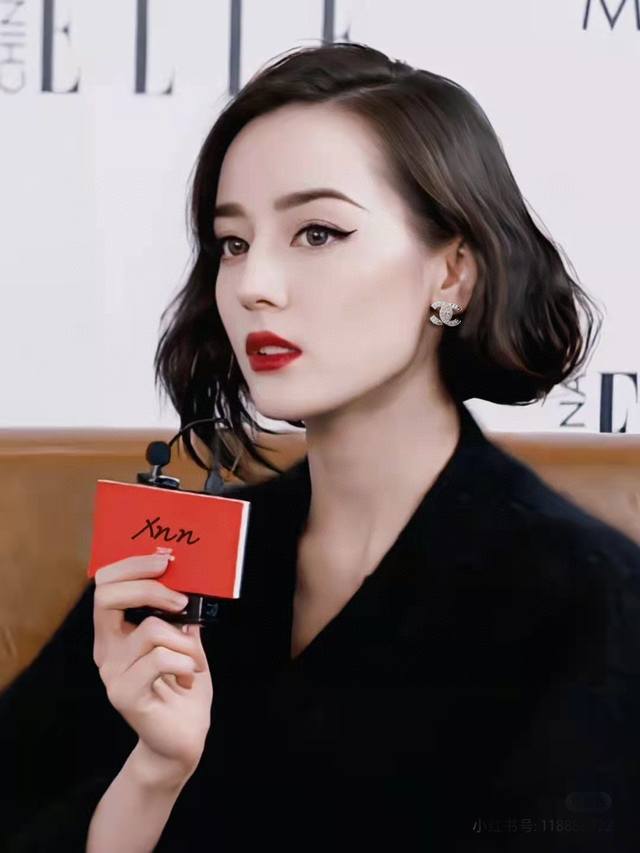 Chanel香奈儿最新款Logo方钻字母耳钉耳环 明星女神同款 925纯银针 热销款 市面最高版本！专柜1:1款式开模 专柜原版同材质.小香经典原版Logo字印