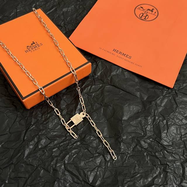 爱马仕O'kelly项链 专柜一致黄铜材质 厚金电镀 项链长度可调节，多重造型随意穿搭。