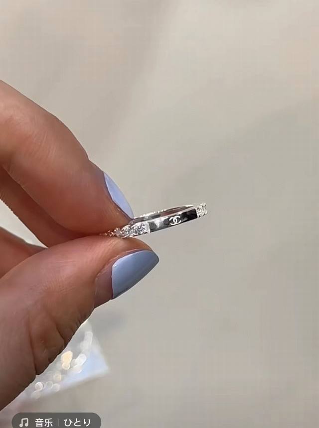 新款 Chanel香奈儿 中古 字母 戒指小香家的款式真心无需多介绍每一款都超好看，精致大方，非常显气质。 码数：678码