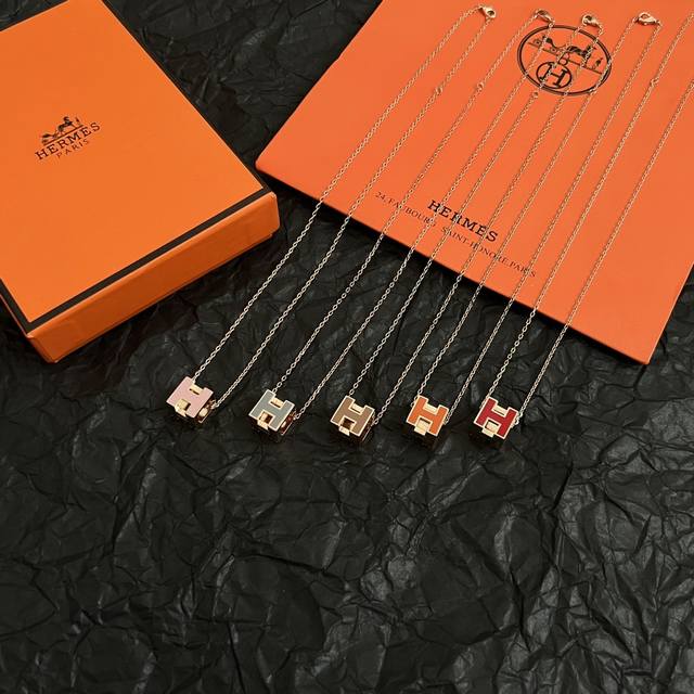 HermèS 爱马仕 项链 做工精致 璀璨奢华 高级感立现 很大气不失时尚感。