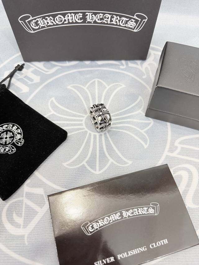 Chronehearts这款方形坟墓 葬墓十字架戒指，设计公墓印花，交错的十字雕刻印花图案 尺寸：6.7.8.9.10.11