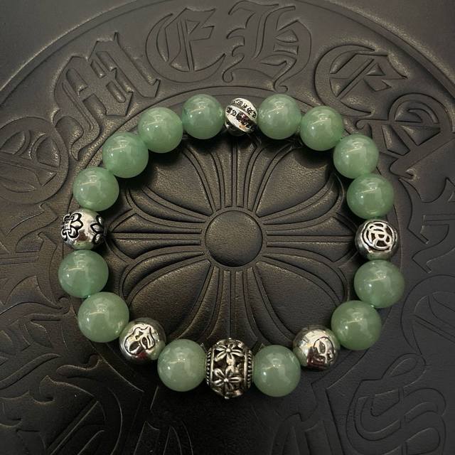 新款 专柜品质 Chrome Hearts克罗心 经典复古多元素手串手链 ，快手 Ins 小红书热门，凹凸造型不同的花纹设计风格呈现出与众不同 十字架童军花是克