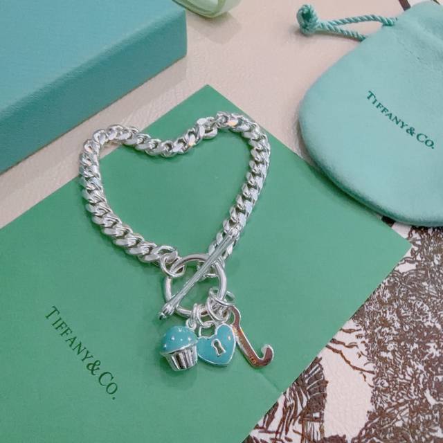 蒂芙尼手链Tiffny&Co. 专柜精工银版本 明星同款 复古做旧风 原版复刻 纯手工打造 ～正品开模潮流时尚必备 男女均可佩戴 情侣款同款 摇滚朋克银风格 潮