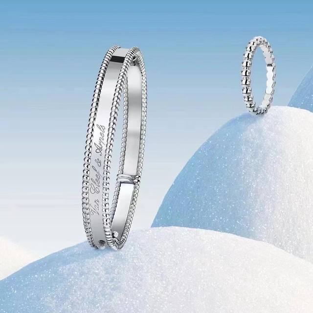 V金材质Vca梵克雅宝签名手镯17Cm.19Cm