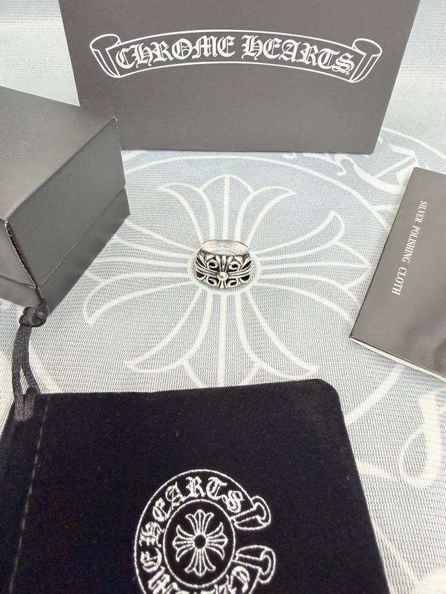 Chrome Hearts这款是Keeper大守护者戒指 尺寸：6.7.8.9.10.11