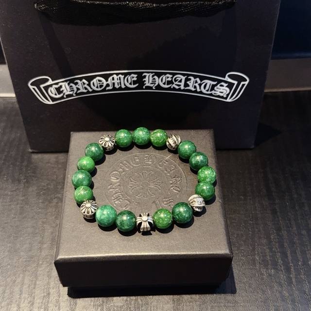 新款 专柜品质 Chrome Hearts克罗心 经典复古手串手链 ，快手 Ins 小红书热门，凹凸造型不同的花纹设计风格呈现出与众不同 十字架童军花是克罗心的