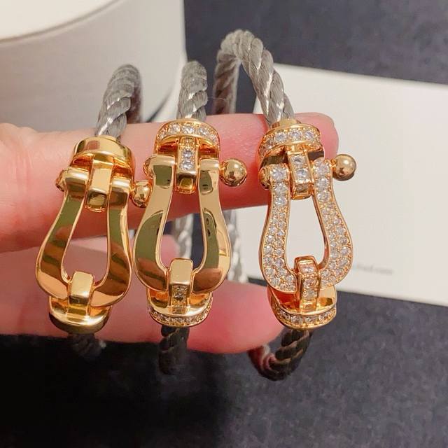 新品发布火爆香槟金费雷德 Fred斐登满钻、半钻、无钻马蹄扣中性款高品质软银丝绳手链手镯！本命绳大牌 时尚 精致Force 系列手链高端定制～亚金微电镀18K金