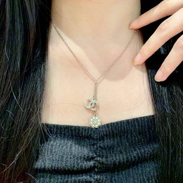 Chanel香奈儿 中古 双C项链小香家的款式真心无需多介绍每一款都超好看，精致大方，非常显气质。
