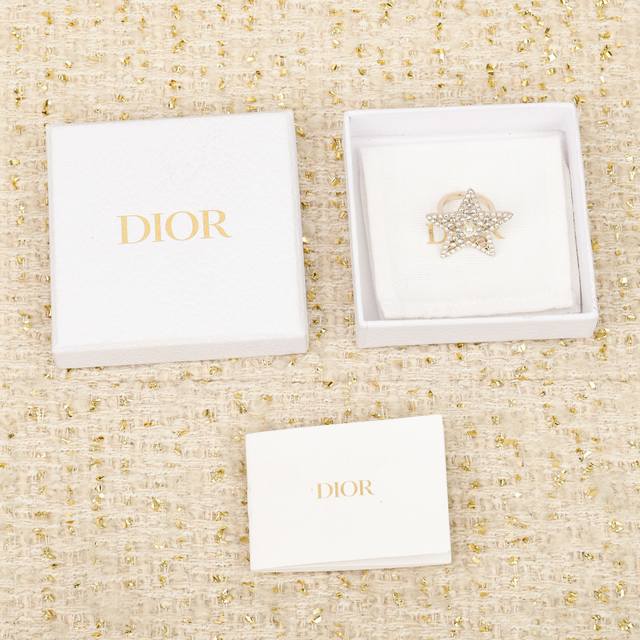 250784 我们出品 预售8号左右出货，Zp5070！量大咨询客Fu Dor 五角星珍珠Cd戒指 一定要买系列2630早春最新款绝美系列！全网首发现货第一眼看