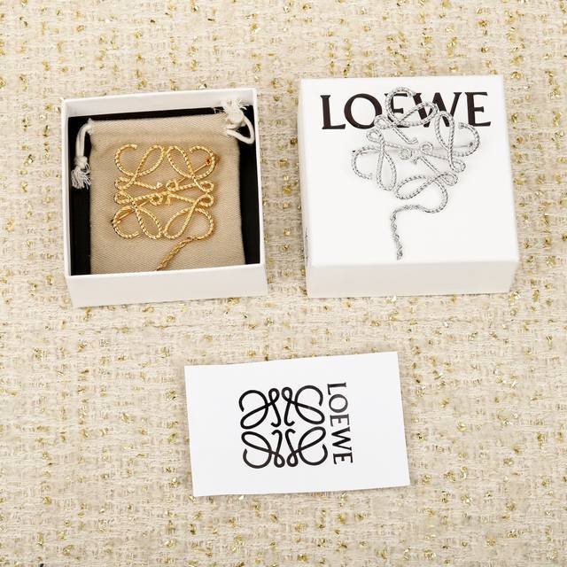 250749 我们出品 Zp5330，最最最新款，现货！非常赞的一款Brooch量大咨询客Fu 金色 银色 L0Ewe，罗威扭纹胸针 30年早春最新款，一致Zp