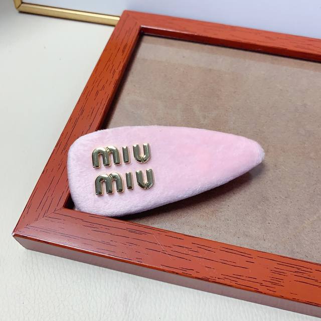 Miumiu缪缪 Miumiu发夹 Zg同款天鹅绒发夹压夹弹簧夹气质百搭小仙女必入单品 宝藏款 闭眼入推荐款 单个