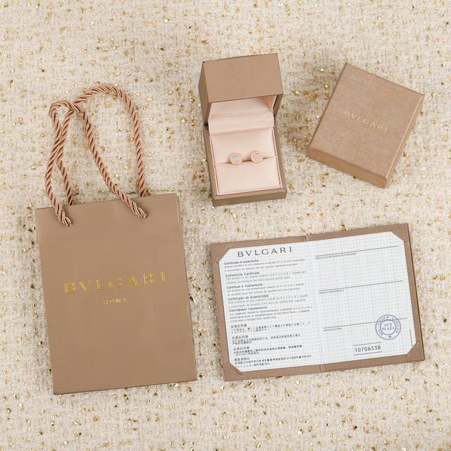 203527 我们出品 圆饼耳钉Zp单只13000+ 认准唯一一家真正购入珠宝类Zp开发的，可订做真金真钻，只做对版Zp真金货，pk市面各种金货量大咨询客Fu