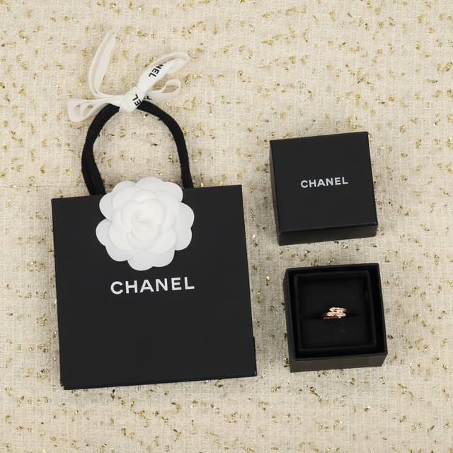 204546 我们出品 菱格双色戒指 Zp30 800+ 认准真正购入珠宝类Zp开发的，只做对版的可以订制真金真钻，量大咨询客Fu 菱格Coco Crush系列