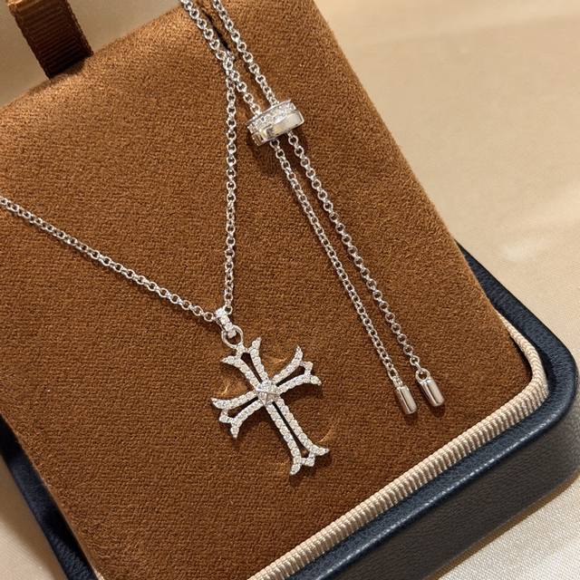 A6977 独立设计师 新款 镂空 十字架 项链时尚简约 优雅个性美丽超火爆 欲罢不能 ！！只能说先下手亮瞎你的眼 时尚款怎么戴怎么美整圈散发着炫目的光彩S92