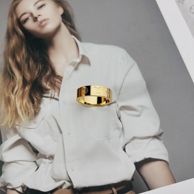 Lv戒指 新品情侣戒指 编号：Aw 28258 码号：6-11码
