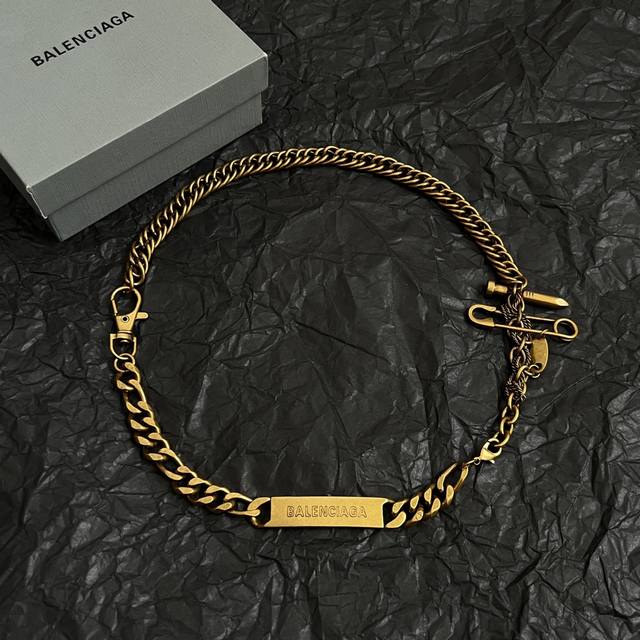 巴黎世家 Balenciaga 项链 手链 两用 简单大方 大牌金质感饱满 ，搭配衣服超好看 ！ 项链：58厘米 手链：24厘米