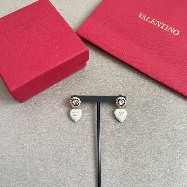 Valentino 华伦天奴 耳钉重磅新品火爆网络来了 简约大方 时尚百搭。