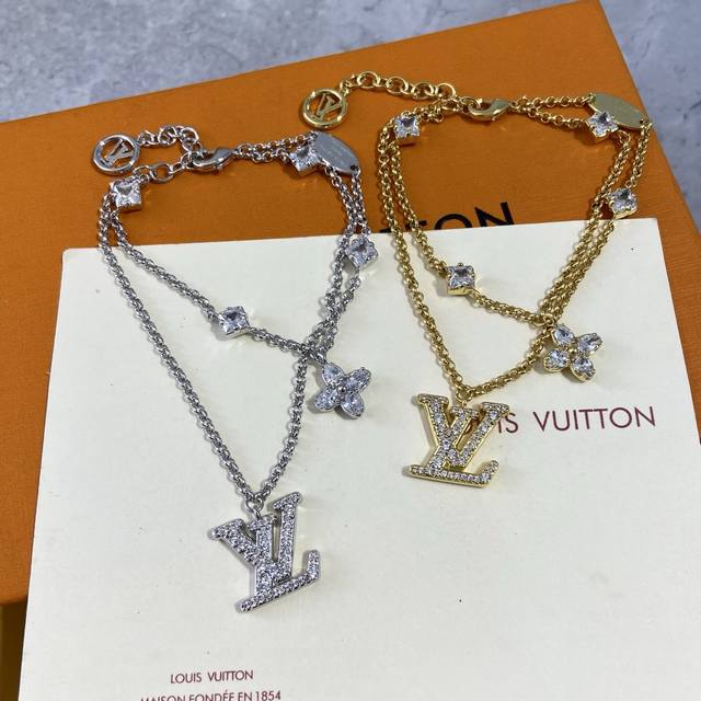 Ls0534 L绿 双层手链 简直就是激动人心的设计，赞到爆这个系列不论是手链，项链，真心美到没朋友，超高颜值的上手非常仙又显白，很适合现在的季节搭配