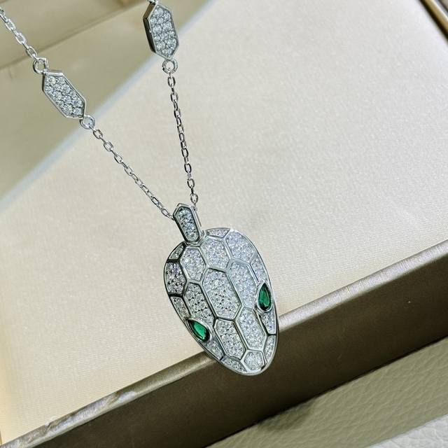 C151 高级珠宝 奢侈 惊艳爆款 最新 灵蛇 祖母绿 项链 高端 S925纯银 微镶工艺镶嵌 细腻妖娆的线条设计 饰以明亮钻石 让霸气也可以有女人味 高端定制