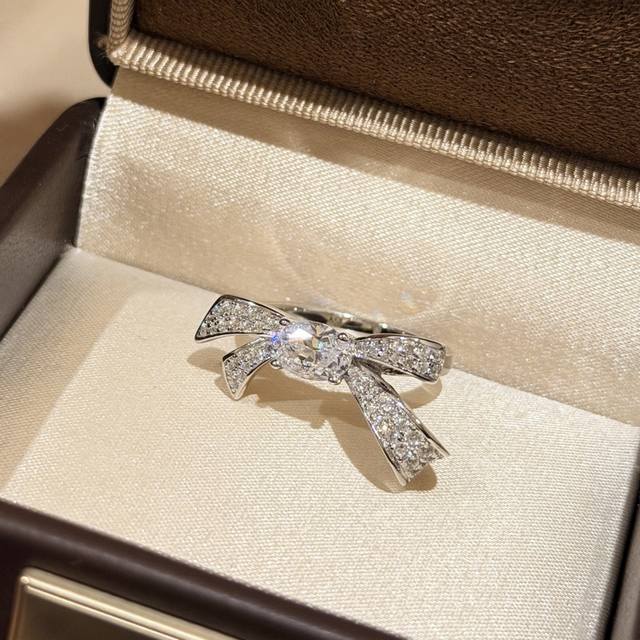 A7134 大牌新款 高级珠宝 蝴蝶结 鸽子蛋 椭圆钻 戒指 珠宝采用最顶尖的 蝴蝶结7A 栩栩如生，精工的切割高端定制925纯银镶嵌高碳钻 Bling Bli