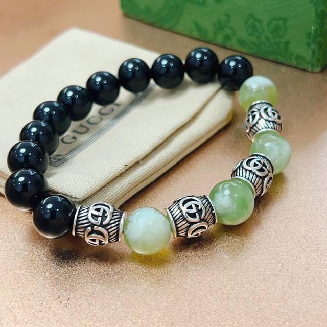 新品发布古驰手链男女同款 最新款天然紫黑玛瑙奶盖石手链档次更高明星同款Anger Forest系列双G手链 尺寸:16-24厘米 细节对版做旧处理 非市面亮面版