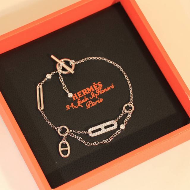 爱马仕手链 Kelly 新款 女神款优雅美丽 超火爆 经典精致 怎么戴怎么美高品质 V金材质 18K厚金电镀 原版Logo 爱马仕手链 Kelly流苏