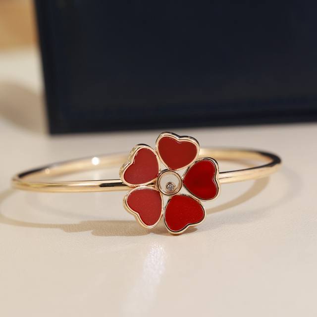 萧邦 Chopard 萧邦手镯 萧邦的幸运与品牌最具标志性的灵动钻石完美融合，亚金材质。18K玫瑰金 带Logo 萧邦爱心手镯