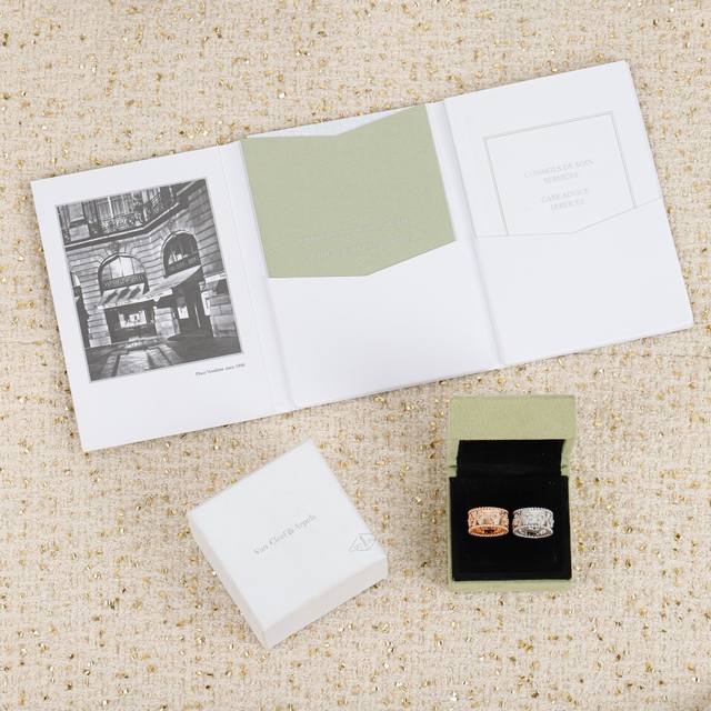 203061 我们出品 万花筒戒指 perléE四叶幸运图案戒指 可订做真金真钻版，量大咨询客Fu perléE Clovers系列作品饰有Van Cleef