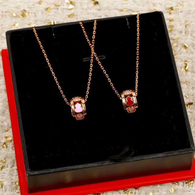 250006 我们出品 可订做18K真金真钻版，只做对版真金货，价询客Fu Wulu是Qeelin最具表代性的系列， 象征健康与幸运。超精工，镶工非常紧密饱满，