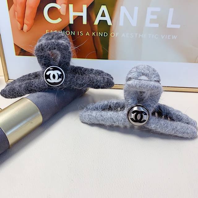 Chanel小香 Chanel发夹 羊绒抓夹气质百搭日常精致小单品 小仙女必入单品 宝藏款 闭眼入推荐款 单个配发箍盒