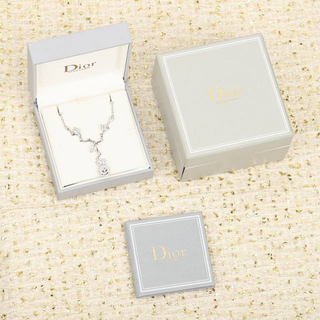 206192 我们出品 玫瑰花项链， 可订做18K真金真钻版，只做对版真金货，价询客Fu，pk市面各种金货 Rose Dior Bagatelle 系列珠宝突显